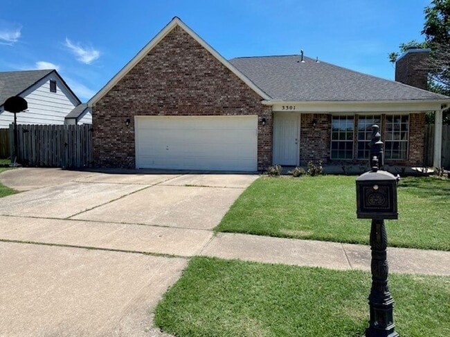 3301 N 5th St in Broken Arrow, OK - Foto de edificio - Building Photo