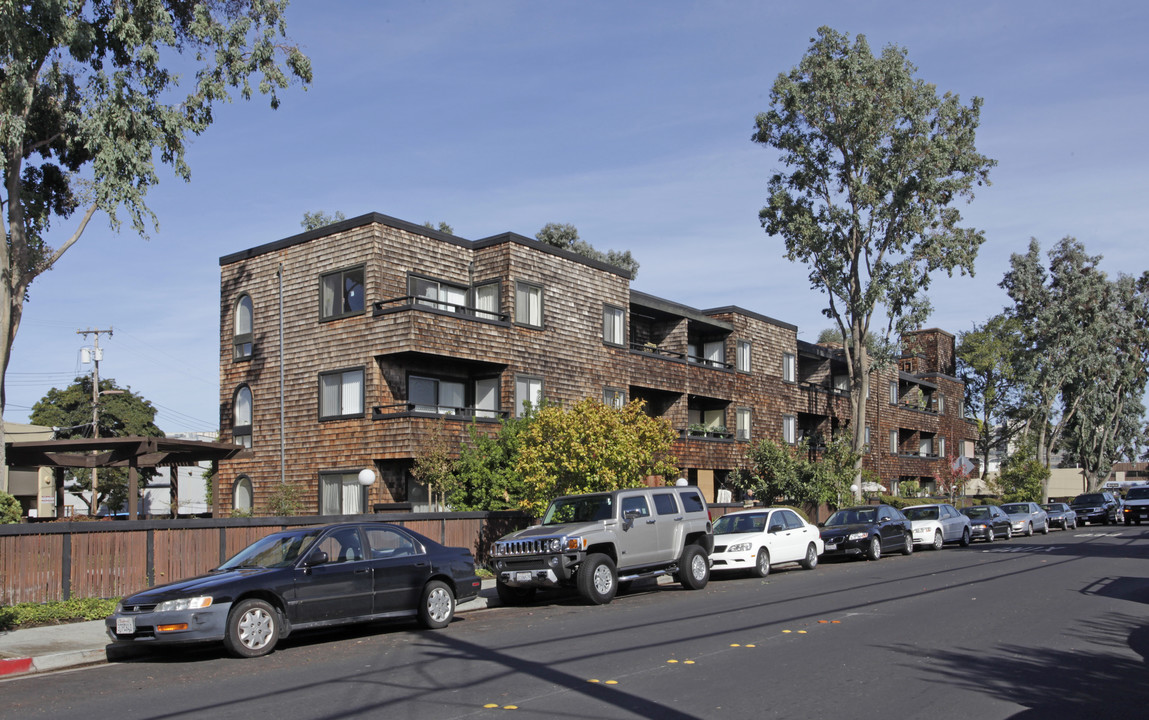 Redwood City Commons Apartments in Redwood City, CA - Building Photo