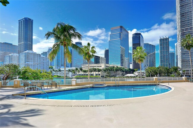 701 Brickell Key Blvd, Unit LPH-08 in Miami, FL - Building Photo - Building Photo