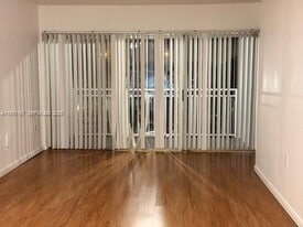 9351 Fontainebleau Blvd in Miami, FL - Building Photo