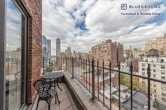 210 W 70th St, Unit FL12-ID16 in New York, NY - Foto de edificio - Building Photo