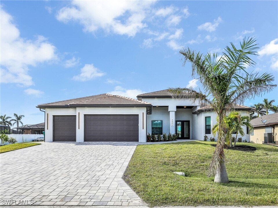 2506 SW 24th Ct in Cape Coral, FL - Building Photo