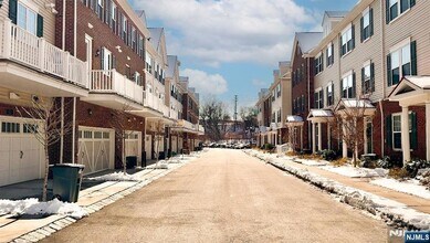 54 Landmark Ln, Unit 54 in Fair Lawn, NJ - Foto de edificio - Building Photo