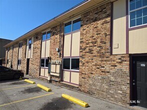 830 Victoria Dr in Houston, TX - Foto de edificio - Building Photo