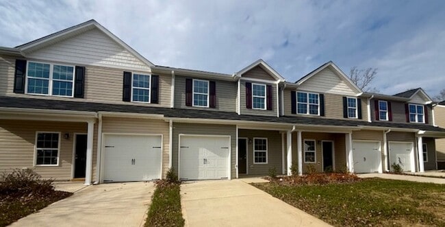 1128 Brooksridge Way in Whitsett, NC - Building Photo - Building Photo