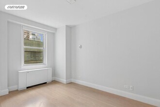 155 W 68th St in New York, NY - Building Photo - Building Photo