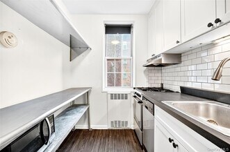 770 Bronx River Rd in Yonkers, NY - Building Photo - Building Photo