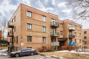 4850 Édouard-Montpetit Boul in Montréal, QC - Building Photo