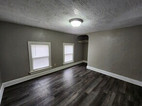 226 Center St-Unit -UNIT4 in Neenah, WI - Building Photo - Building Photo