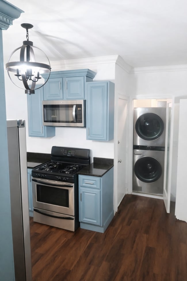 5 Emrose Ter, Unit 2 in Boston, MA - Foto de edificio - Building Photo