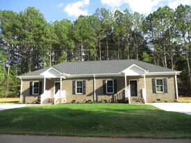 91 Cunningham Rd, Unit Cunningham Apartments in Woodruff, SC - Building Photo