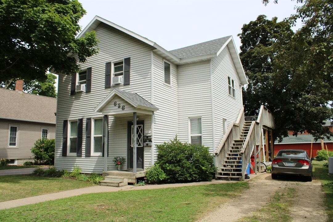 626 W King St, Unit Lower in Winona, MN - Foto de edificio