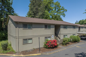 The Woodlands Apartments in Eugene, OR - Building Photo - Building Photo