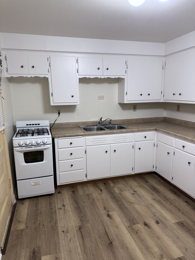 6207 W Oklahoma Ave, Unit Unit #3 in Milwaukee, WI - Building Photo - Building Photo