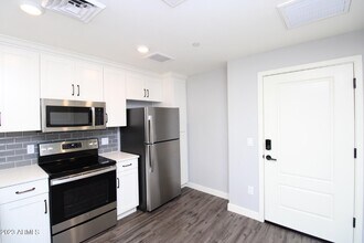 475 N 9th St-Unit -202 in Phoenix, AZ - Foto de edificio - Building Photo