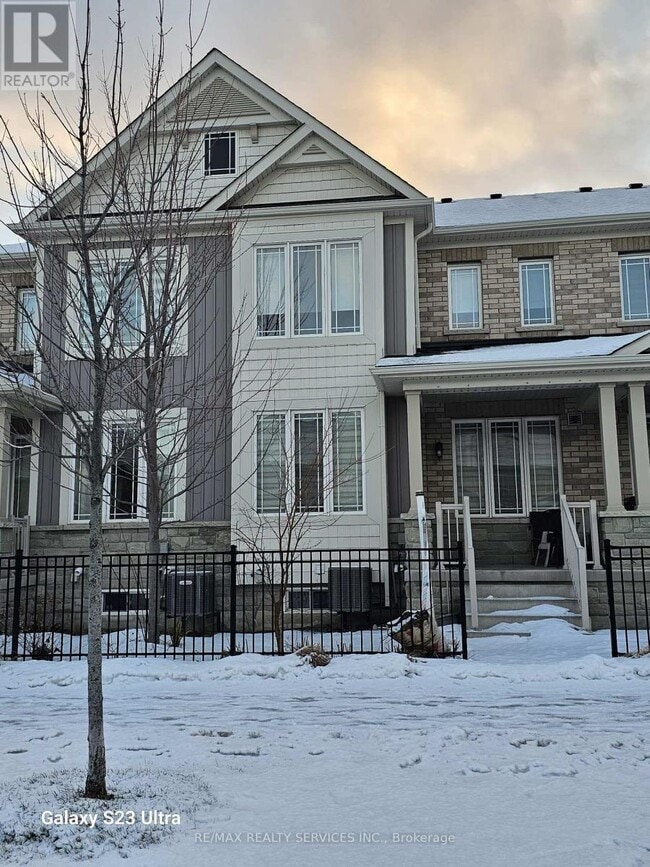 property at 7 Dawn Ln