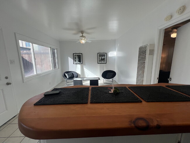 1132 Dover Ln in Ventura, CA - Building Photo - Building Photo