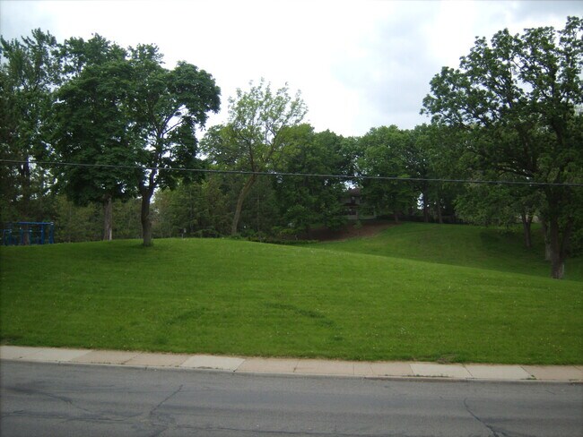1221 29th Avenue Northeast, Unit #2 in Minneapolis, MN - Building Photo - Building Photo