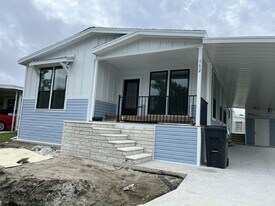 112 Tahitian Dr in Ellenton, FL - Building Photo