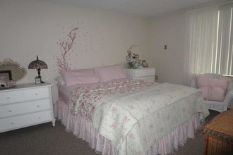 Columbia Court - Senior, 62+ or barrier free in Belleville, MI - Foto de edificio - Interior Photo