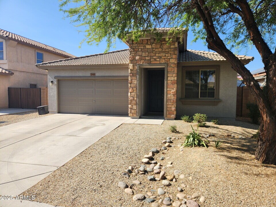 7558 W Spur Dr in Peoria, AZ - Building Photo
