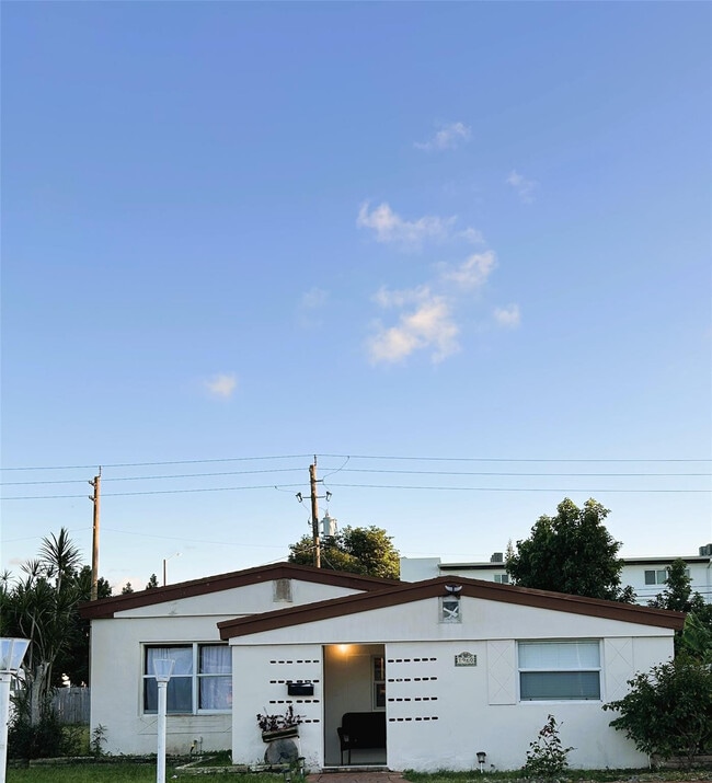 1960 NE 173rd St in North Miami Beach, FL - Building Photo - Building Photo
