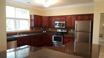 1009 Simsbury Ct, Unit 1009 in Crofton, MD - Building Photo