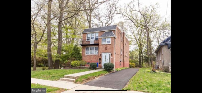 property at 216 W Magnolia Ave