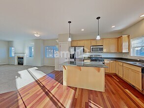 7347 Rainier Dr in Everett, WA - Foto de edificio - Building Photo