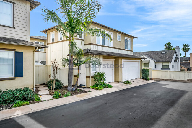 3170 Levante St in Carlsbad, CA - Foto de edificio - Building Photo