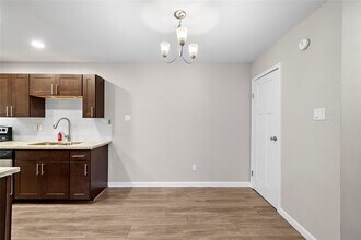 2750 Holly Hall St in Houston, TX - Building Photo - Building Photo