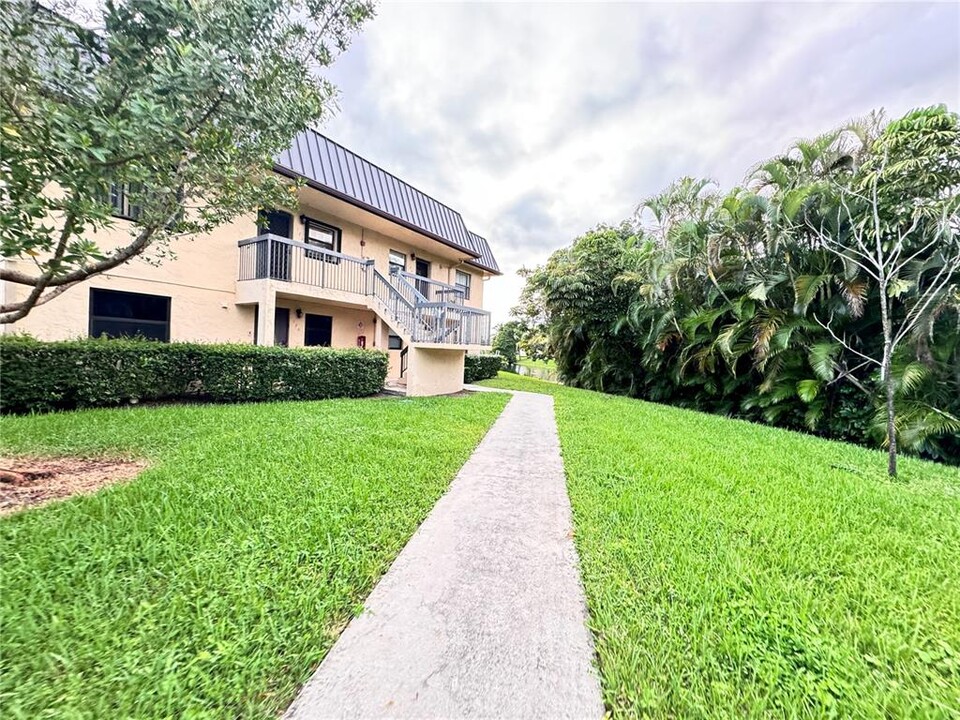 9173 NW 1st Ct, Unit 202 in Pembroke Pines, FL - Building Photo