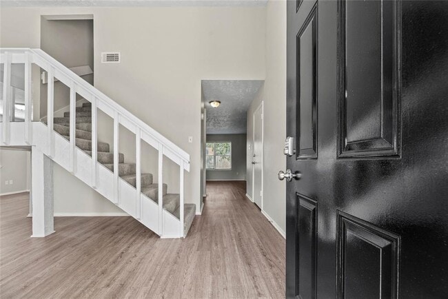 7519 Wovenwood Ln in Houston, TX - Foto de edificio - Building Photo