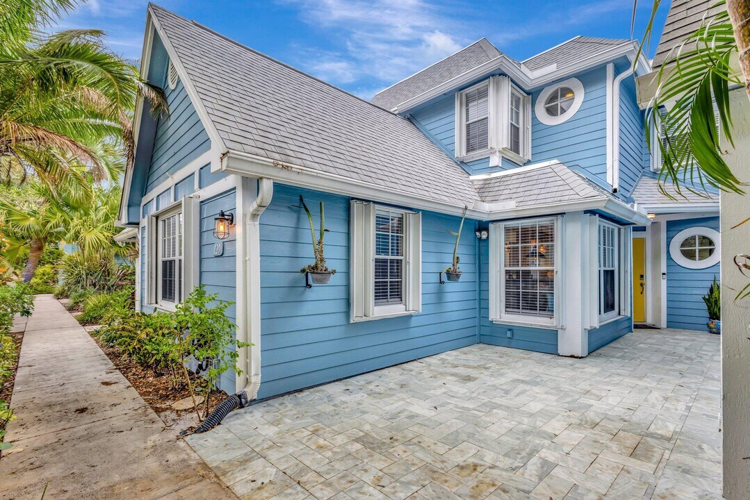 120 Ocean Dunes Cir in Jupiter, FL - Building Photo