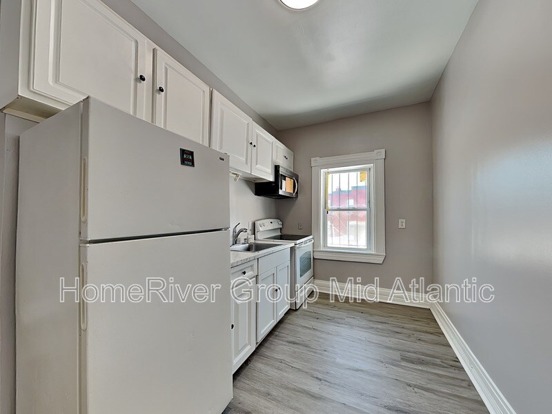 702 Dolphin St in Baltimore, MD - Building Photo