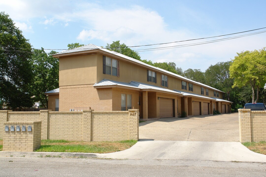 1627-1641 Kuehler in New Braunfels, TX - Foto de edificio