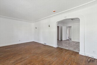 Grant & Main - 10343 Crocuslawn St in Detroit, MI - Foto de edificio - Building Photo
