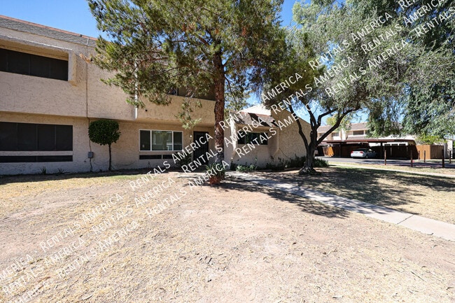 1052 S San Jose in Mesa, AZ - Foto de edificio - Building Photo
