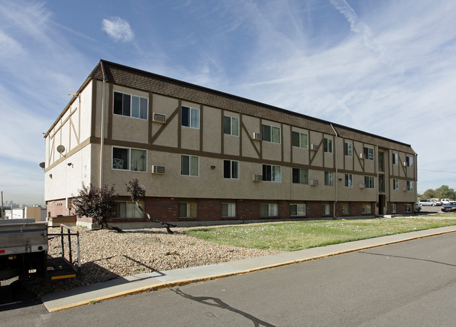 Pinetree Village in Denver, CO - Foto de edificio - Building Photo