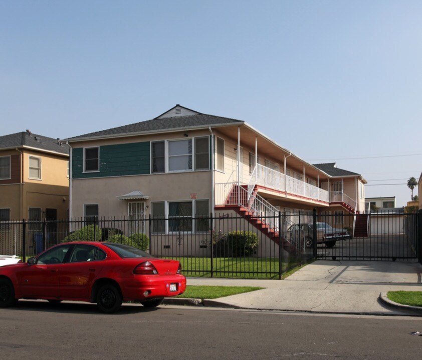6544 Brynhurst Ave in Los Angeles, CA - Foto de edificio