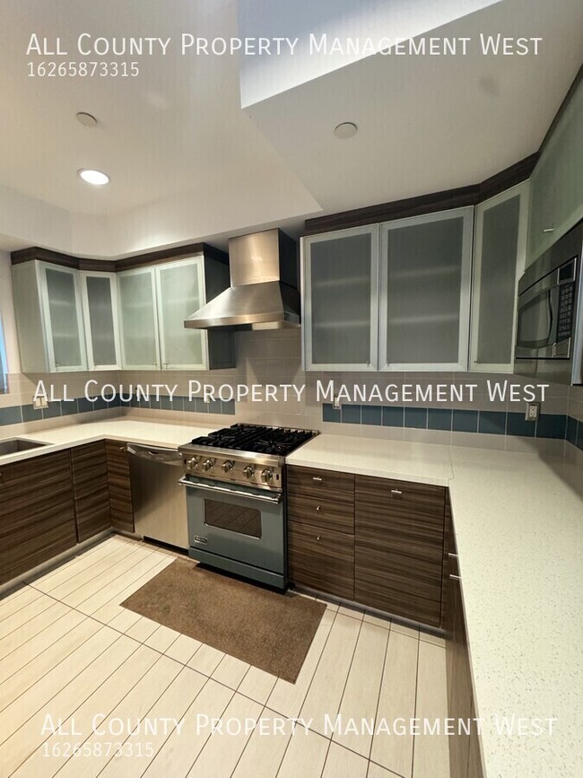 108 S Croft Ave in Los Angeles, CA - Foto de edificio - Building Photo