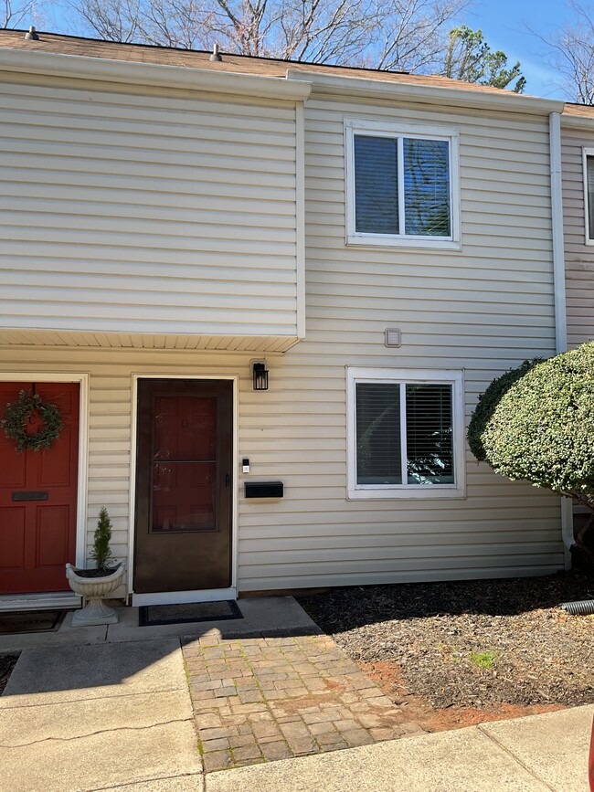951 Hollywood St, Unit D in Charlotte, NC - Building Photo - Building Photo