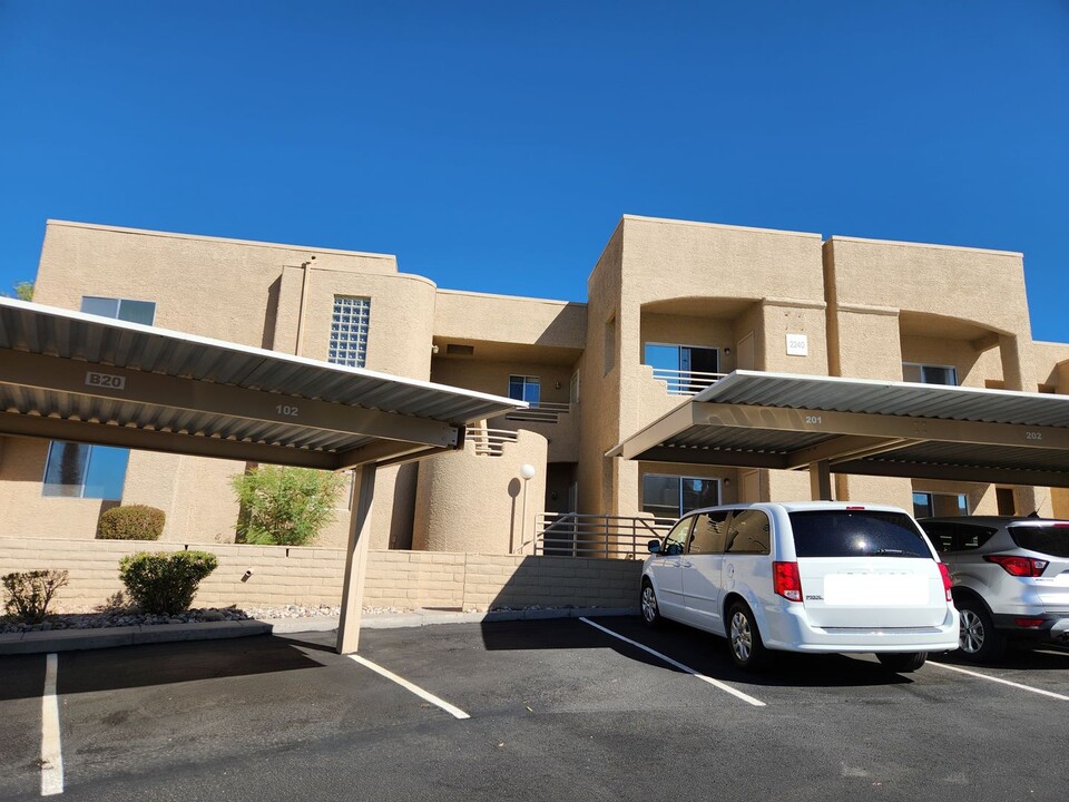 2240 Highpointe Dr in Laughlin, NV - Building Photo