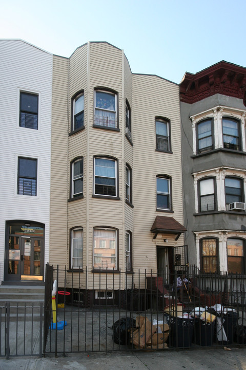 996 Decatur St in Brooklyn, NY - Building Photo