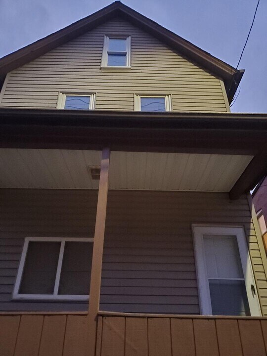 548 Railroad St in Turtle Creek, PA - Foto de edificio