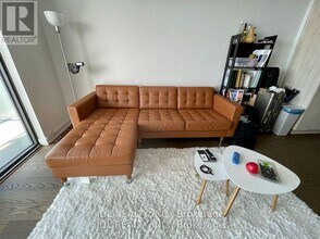 11 Wellesley St W in Toronto, ON - Building Photo - Building Photo