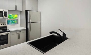 8720 N Sherman Cir, Unit 203 in Miramar, FL - Building Photo - Building Photo
