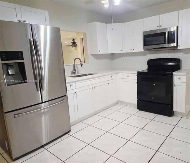 4004 SW 20th St in West Park, FL - Building Photo - Building Photo