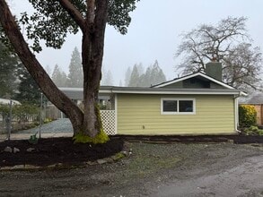 2000 Lampman Rd in Gold Hill, OR - Building Photo - Building Photo