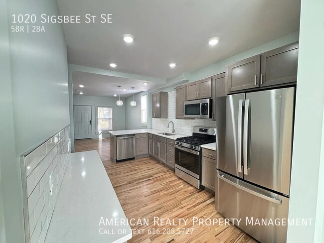 1020 Sigsbee St SE in Grand Rapids, MI - Building Photo - Building Photo